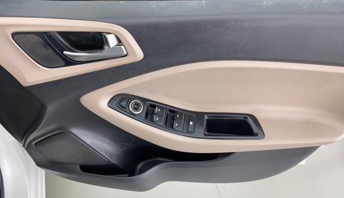 2015 Hyundai Elite i20 SPORTZ 1.4, Diesel, Manual, 46,596 km, Driver Side Door Panels Control