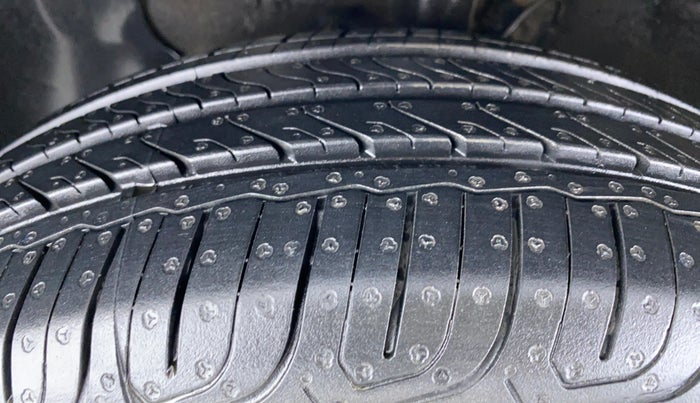 2015 Hyundai Elite i20 SPORTZ 1.4, Diesel, Manual, 46,596 km, Left Front Tyre Tread