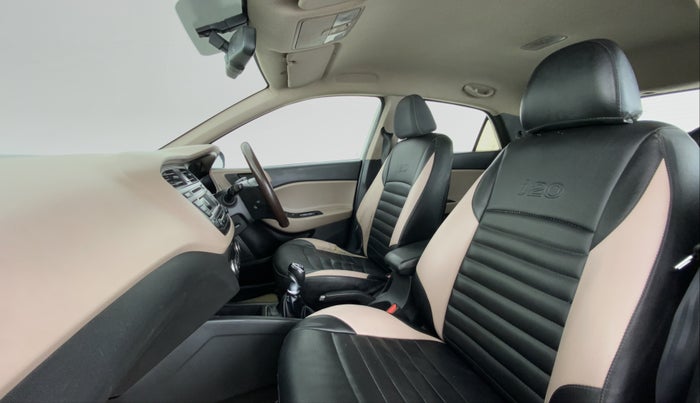2015 Hyundai Elite i20 SPORTZ 1.4, Diesel, Manual, 46,596 km, Right Side Front Door Cabin