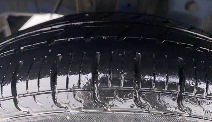 2013 Hyundai Eon ERA PLUS, Petrol, Manual, 76,025 km, Right Rear Tyre Tread