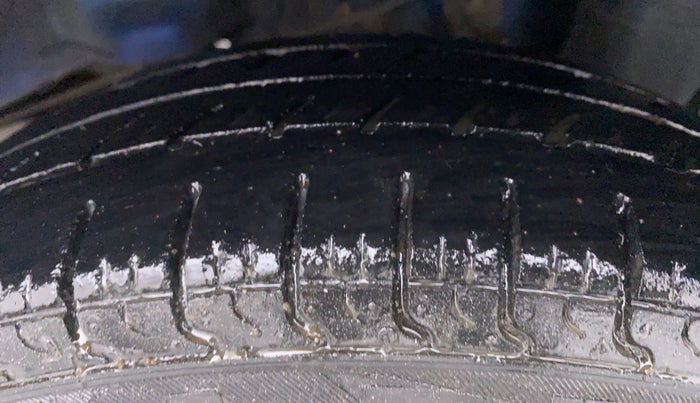 2013 Hyundai Eon ERA PLUS, Petrol, Manual, 76,025 km, Left Rear Tyre Tread