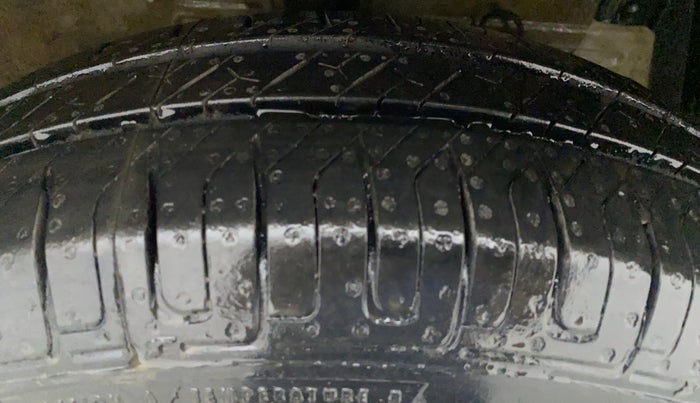 2013 Maruti Swift VXI, Petrol, Manual, 50,870 km, Right Front Tyre Tread