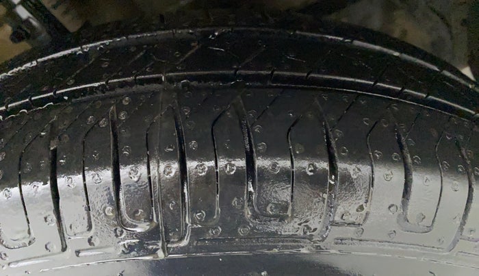 2013 Maruti Swift VXI, Petrol, Manual, 50,870 km, Left Front Tyre Tread