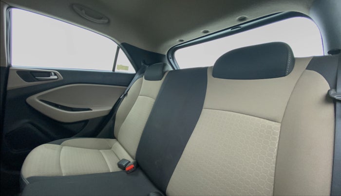 2015 Hyundai Elite i20 SPORTZ 1.2, Petrol, Manual, 30,555 km, Right Side Door Cabin View