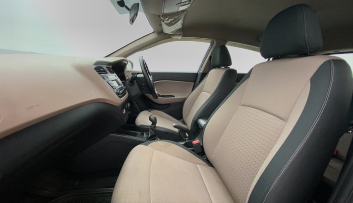 2017 Hyundai Elite i20 SPORTZ 1.2, Petrol, Manual, 41,424 km, Right Side Front Door Cabin View
