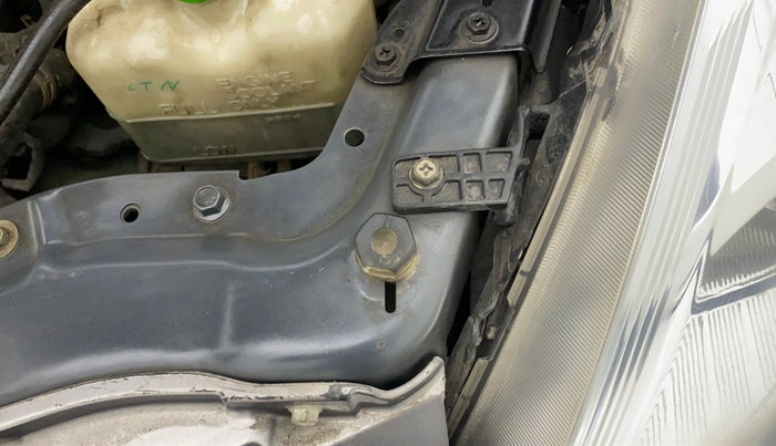 2012 Maruti Swift ZXI, Petrol, Manual, 47,360 km, Left headlight - Clamp has minor damage