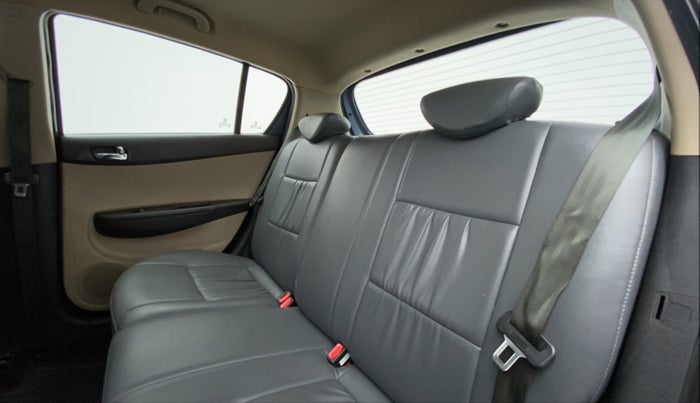 2013 Hyundai i20 ASTA 1.2, Petrol, Manual, 26,128 km, Right Side Rear Door Cabin