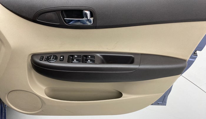 2013 Hyundai i20 ASTA 1.2, Petrol, Manual, 26,128 km, Driver Side Door Panels Control