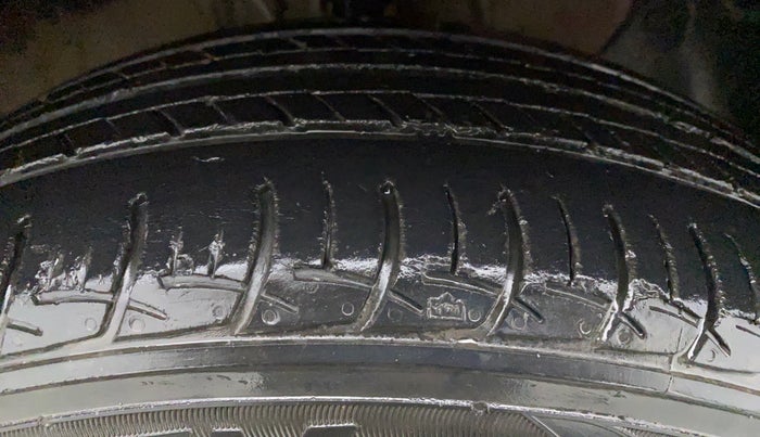 2018 Hyundai Elite i20 ASTA 1.2, CNG, Manual, 24,832 km, Right Front Tyre Tread