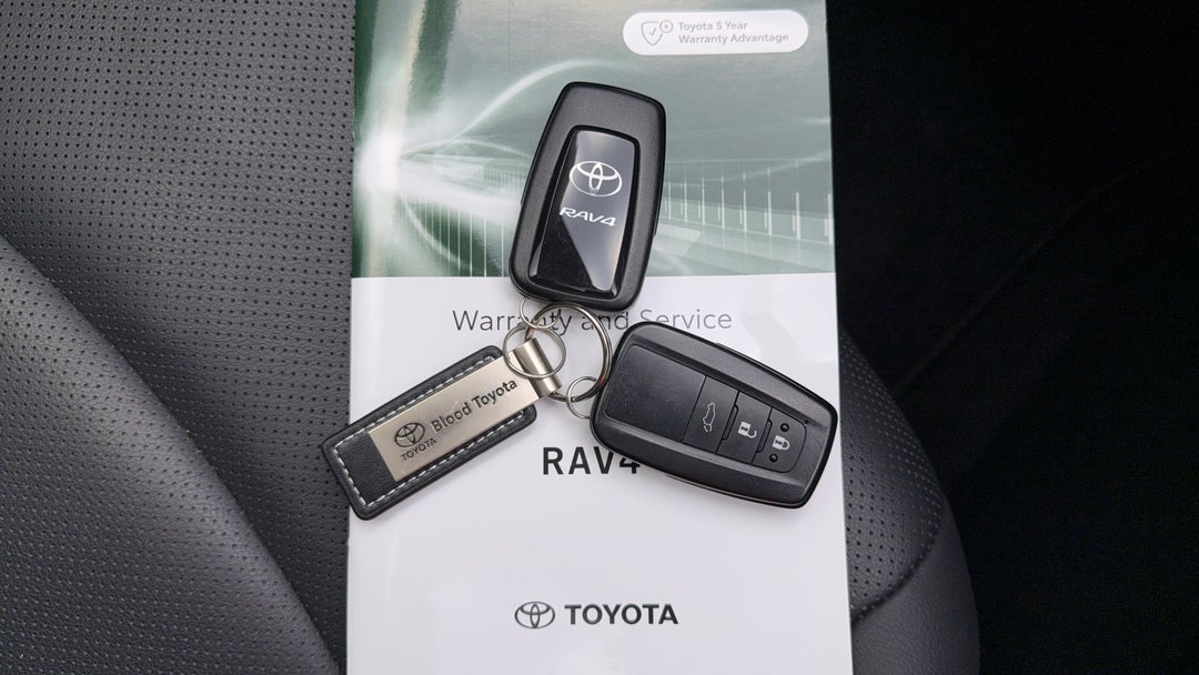 2024 Toyota RAV4 Cruiser (2WD), Automatic, 22963 km, Key Close-up