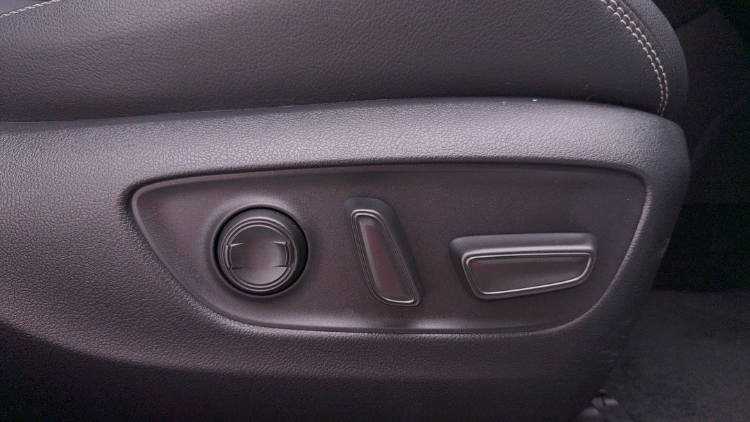 2024 Toyota RAV4 Cruiser (2WD), Automatic, 22963 km, Drivers Side Adjustment Panel