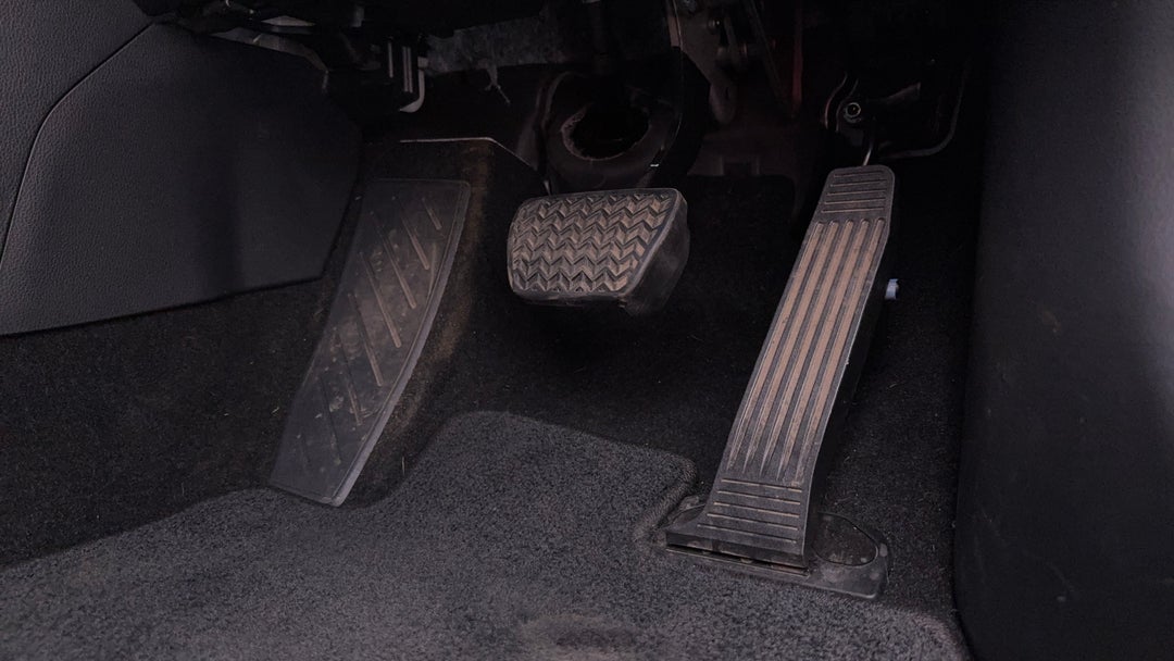 2024 Toyota RAV4 Cruiser (2WD), Automatic, 22963 km, Pedals and Footmat