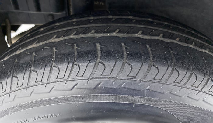 2015 Maruti Swift VXI D, Petrol, Manual, 39,579 km, Right Rear Tyre Tread