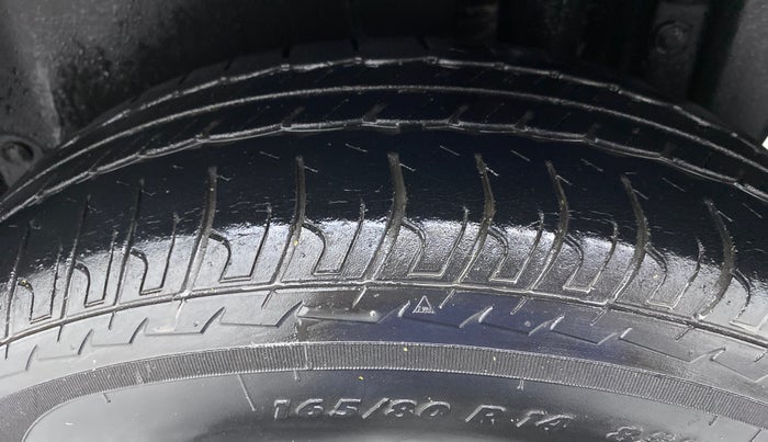 2015 Maruti Swift VXI D, Petrol, Manual, 39,579 km, Left Rear Tyre Tread