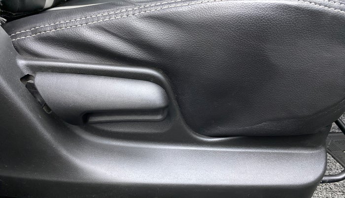 2015 Maruti Swift VXI D, Petrol, Manual, 39,579 km, Driver Side Adjustment Panel