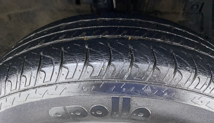 2015 Maruti Swift VXI D, Petrol, Manual, 39,579 km, Right Front Tyre Tread
