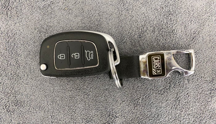 2015 Hyundai Xcent S 1.2, Petrol, Manual, 33,138 km, Key Close Up