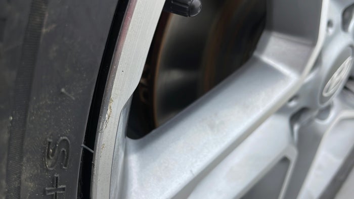 HYUNDAI SANTA FE-Alloy Wheel LHS Front Scratch