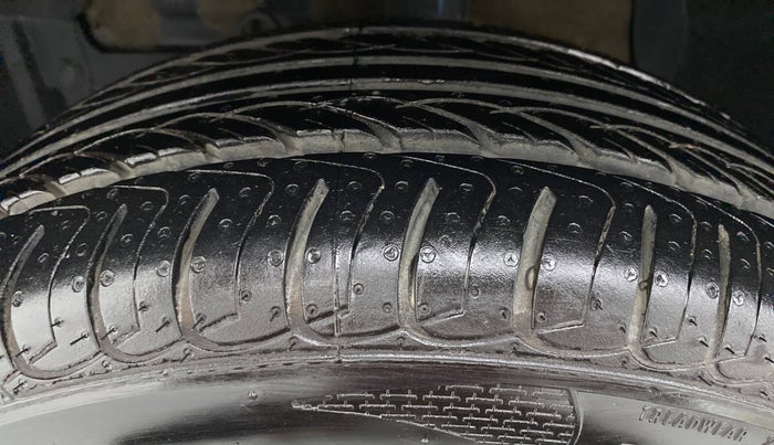 2018 Maruti Vitara Brezza VDI, Diesel, Manual, 73,168 km, Left Front Tyre Tread