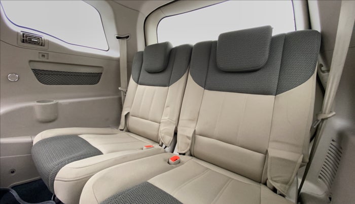 2017 Mahindra XUV500 W6 4X2, Diesel, Manual, 53,050 km, Third Seat Row ( optional )