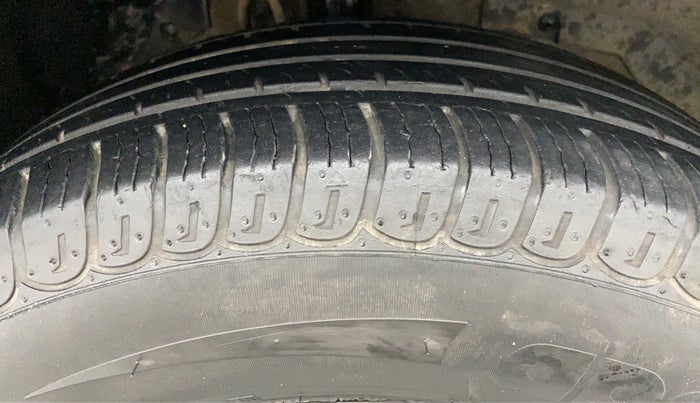 2017 Mahindra XUV500 W6 4X2, Diesel, Manual, 53,050 km, Right Front Tyre Tread