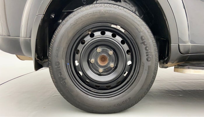 2017 Mahindra XUV500 W6 4X2, Diesel, Manual, 53,050 km, Right Rear Wheel