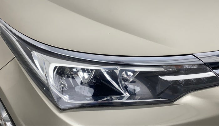 2017 Toyota Corolla Altis G AT, Petrol, Automatic, 75,836 km, Right headlight - Minor scratches