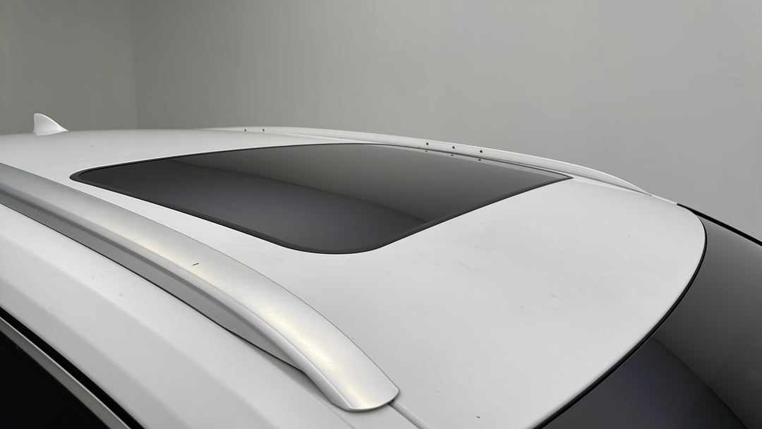 Roof/Sunroof View