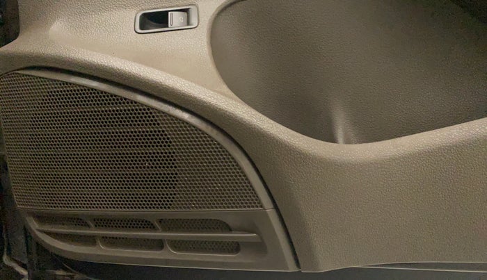 2012 Volkswagen Vento COMFORTLINE 1.6, Petrol, Manual, 82,410 km, Speaker