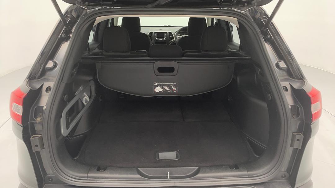 2015 Jeep Cherokee Sport (4x2), Automatic, 106747 km, Boot Inside View