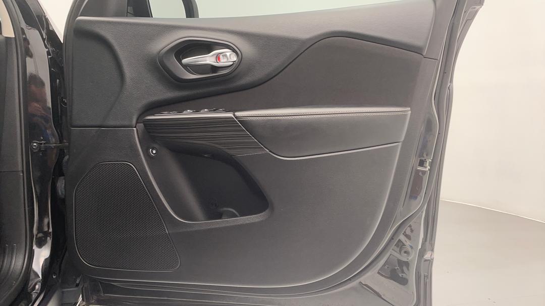 2015 Jeep Cherokee Sport (4x2), Automatic, 106747 km, Speaker View