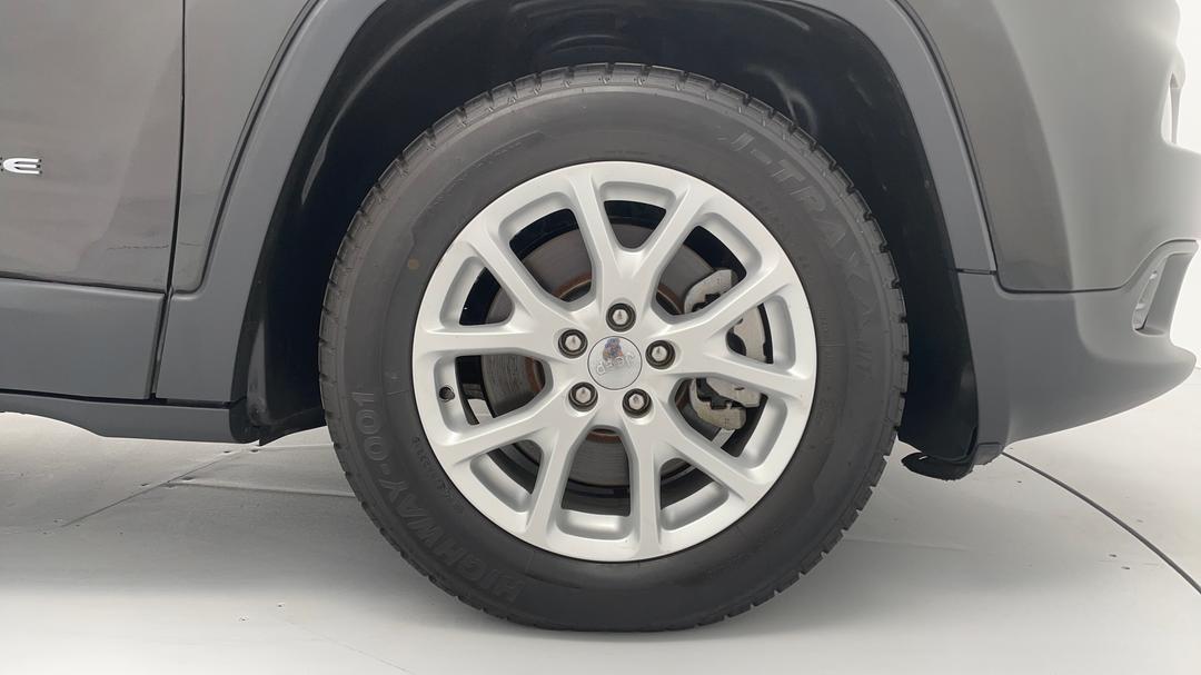 2015 Jeep Cherokee Sport (4x2), Automatic, 106747 km, Right Front Wheel