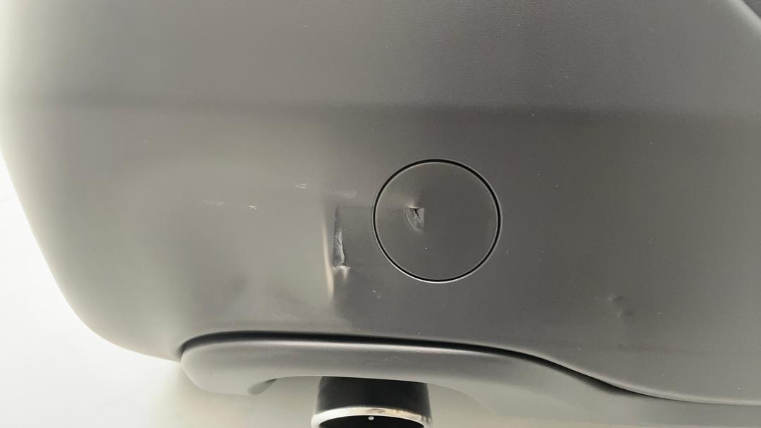 2015 Jeep Cherokee Sport (4x2), Automatic, 106747 km, Bumper Rear Scratch