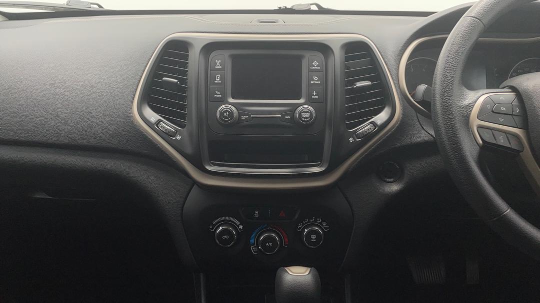 2015 Jeep Cherokee Sport (4x2), Automatic, 106747 km, Center Console