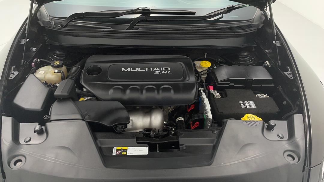 2015 Jeep Cherokee Sport (4x2), Automatic, 106747 km, Open Bonnet (Engine)