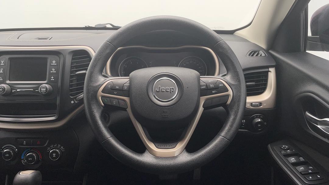 2015 Jeep Cherokee Sport (4x2), Automatic, 106747 km, Steering Wheel Close-up