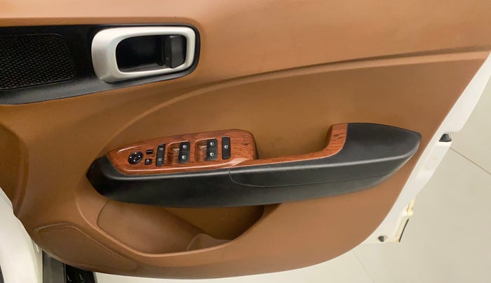 2019 Hyundai VENUE SX 1.0 TURBO, Petrol, Manual, 60,258 km, Driver Side Door Panels Control