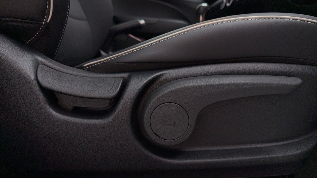 2023 Hyundai Venue Elite (black) Sunroof, Automatic, 15756 km, Drivers Side Adjustment Panel