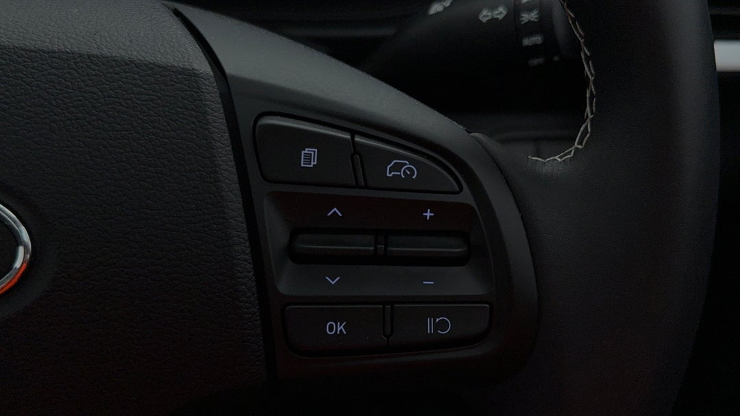 2023 Hyundai Venue Elite (black) Sunroof, Automatic, 15756 km, Cruise Control