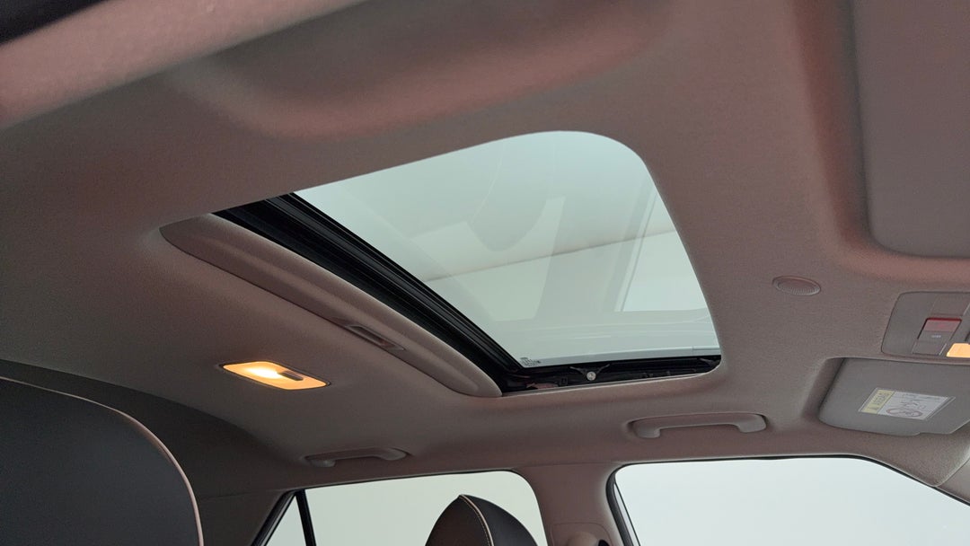 2023 Hyundai Venue Elite (black) Sunroof, Automatic, 15756 km, Interior Sunroof/Moonroof