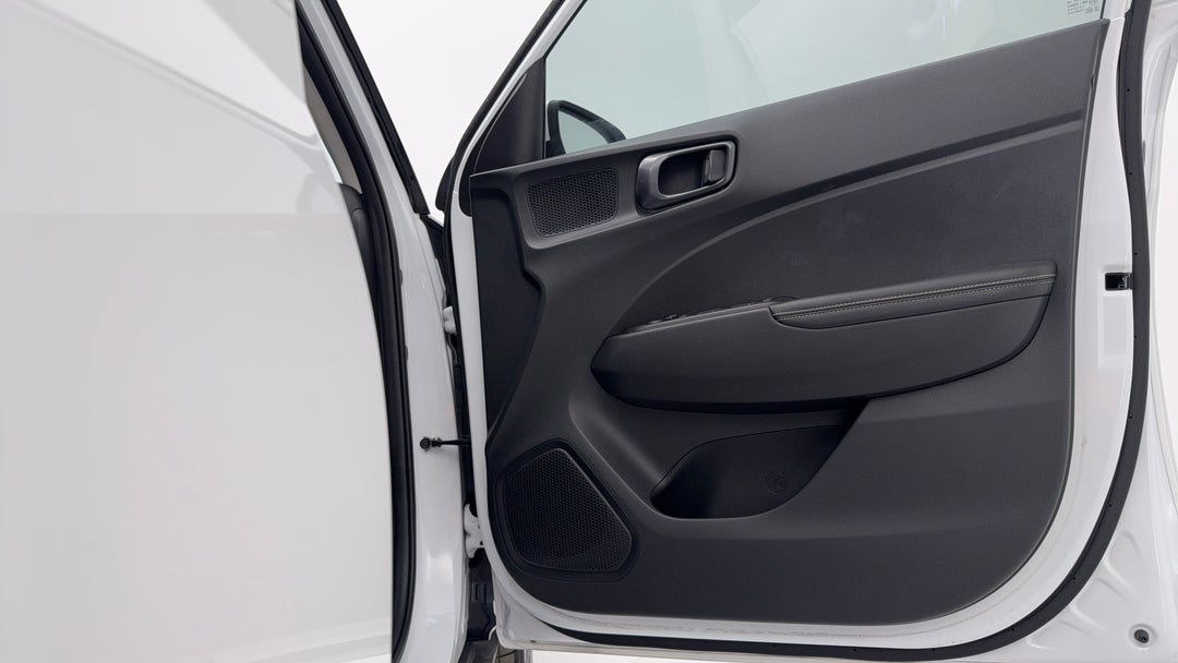 2023 Hyundai Venue Elite (black) Sunroof, Automatic, 15756 km, Speaker View