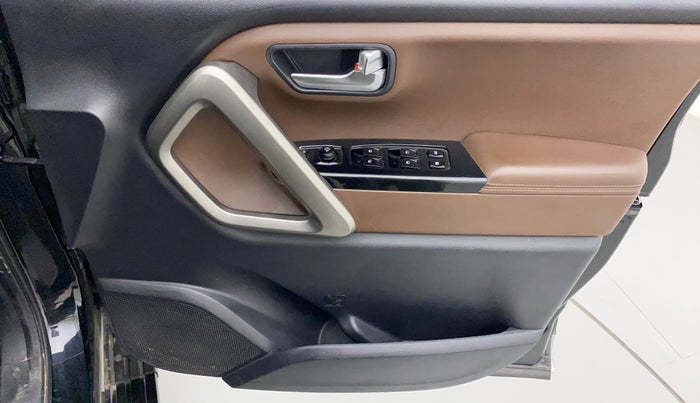 2022 Mahindra SCORPIO-N Z8 L DIESEL AT 2WD 6 STR, Diesel, Automatic, 25,382 km, Driver Side Door Panels Control