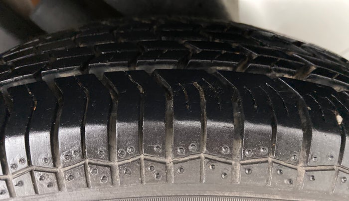 2014 Maruti Swift Dzire VXI, Petrol, Manual, 12,911 km, Left Rear Tyre Tread