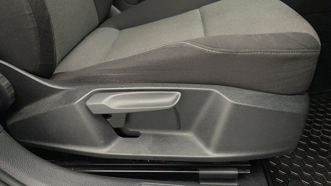 2016 Volkswagen Golf 92 Tsi Trendline, Automatic, 60734 km, Drivers Side Adjustment Panel