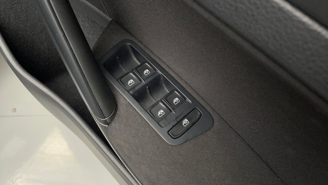 2016 Volkswagen Golf 92 Tsi Trendline, Automatic, 60734 km, Drivers Side Door Panel Controls