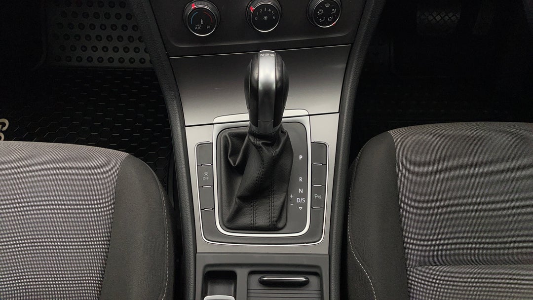 2016 Volkswagen Golf 92 Tsi Trendline, Automatic, 60734 km, Gear Lever 