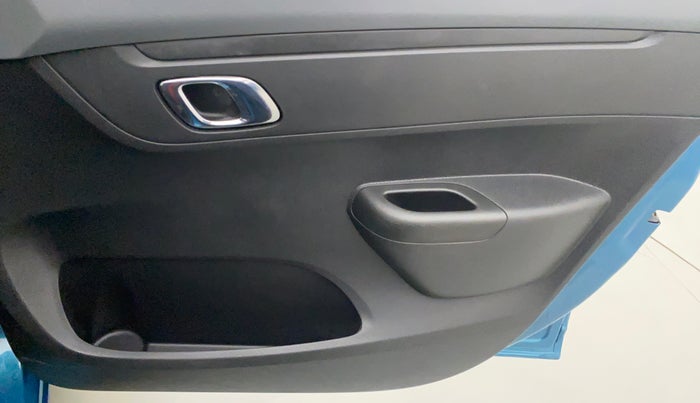 2019 Renault Kwid RXT 0.8, Petrol, Manual, 3,134 km, Driver Side Door Panels Control