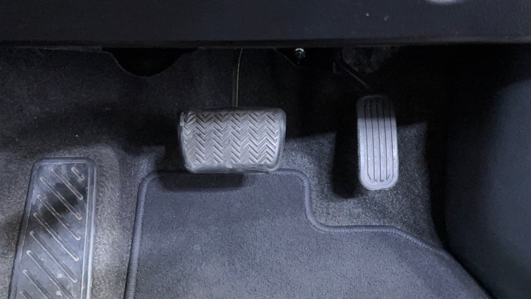 2024 Toyota Yaris Cross Gx Hybrid, Automatic, 47468 km, Pedals and Footmat