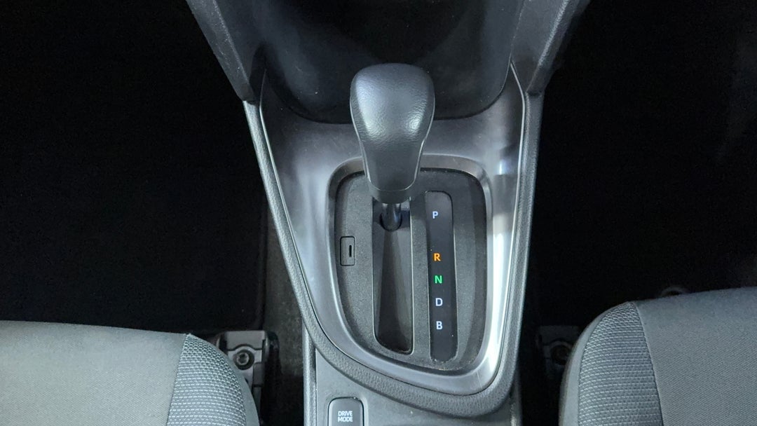 2024 Toyota Yaris Cross Gx Hybrid, Automatic, 47468 km, Gear Lever 