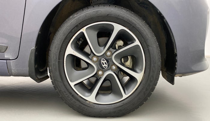 2017 Hyundai Grand i10 SPORTZ (O) 1.2 AT VTVT, Petrol, Automatic, 22,013 km, Right Front Wheel